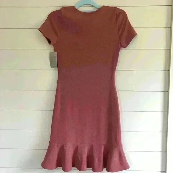 19 Cooper NWT Form Fitting Mauve Dress With Ruffle Hem Size S - Picture 4 of 6